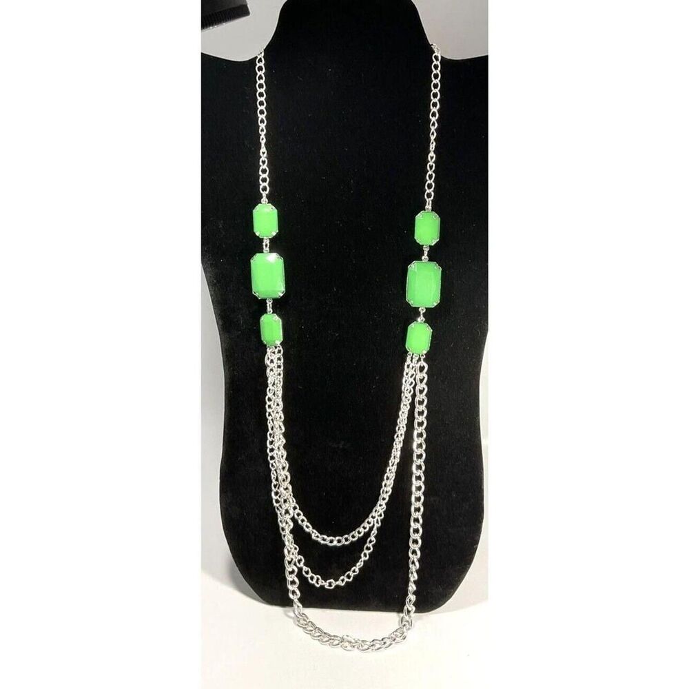 New The Skyline Collection Necklace Silver Tone Chain with Green Cabochons Chic